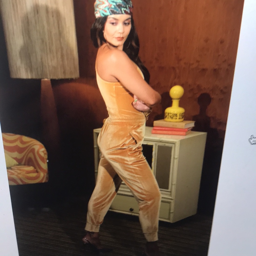 Fabletics VANESSA HUDGENS Velour joggers XS EUC - Picture 5 of 13